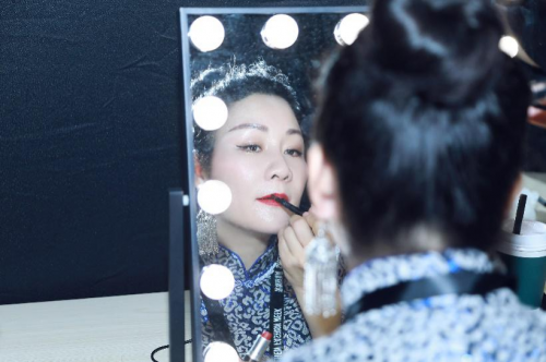 台前幕后，子依深圳时装周三大看点