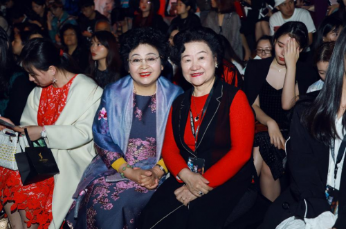台前幕后，子依深圳时装周三大看点