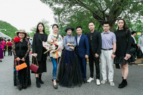 台前幕后，子依深圳时装周三大看点