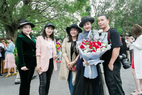 台前幕后，子依深圳时装周三大看点