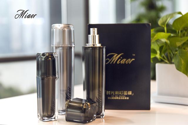 大牌太贵、小牌质量没保证，如何破局？这家公司立志成为化妆品中的“小米”