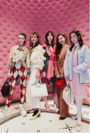 与Zumi Rosow一同庆祝 Gucci Zumi系列手袋上市