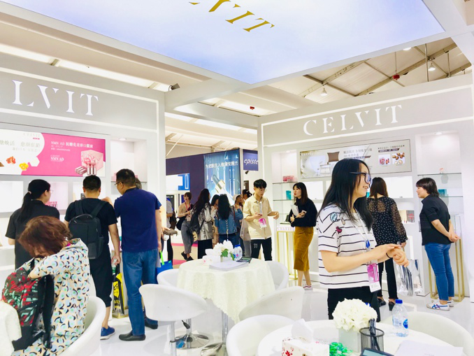 日本Celvit DDS鲑鱼精华亮相美博会 让科技为美发声