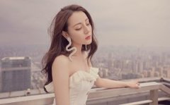迪丽热巴“荷叶边洋装”完美游走S曲线！开高衩大秀逆天神腿