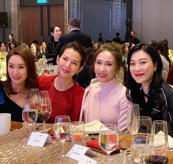 四大冻龄女神同框！中国网民大赞她如何保养皮肤