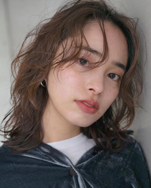 别急着修刘海！刚好在眉眼间最时髦！日本正流行的微长浏海整理术必须参考