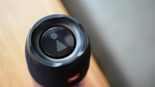 JBL“大灯泡”强势碾压B&O“小圆饼”和BOSE“提水桶”