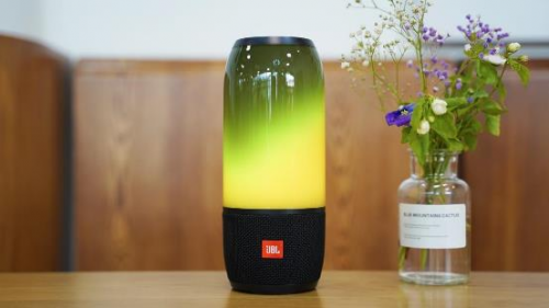 JBL“大灯泡”强势碾压B&O“小圆饼”和BOSE“提水桶”