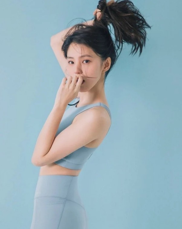 IU、朴信惠的“韩系马尾”超少女！掌握简单小技巧轻松变换三种绑法