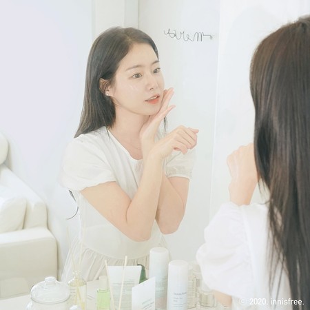 受不了满脸痘印、凹凸坑洞？预防＋改善痘疤的3大要点快记好