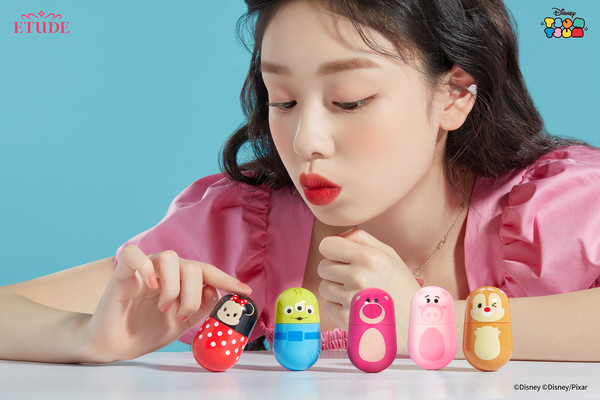 比扭蛋更值得收集！迪士尼Tsum Tsum联名彩妆熊抱哥不倒翁唇釉萌翻天