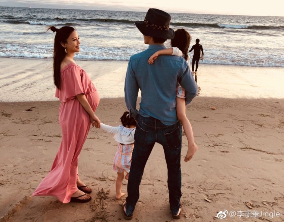 张孝全老婆、吴尊初恋爱妻...比女明星还漂亮！盘点5位帅气男神背后的女人，难怪能收服天菜！