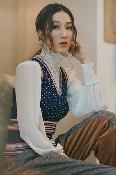 曲发造型教学｜5款女生大爱韩式中长发卷发！手残女用直发夹也能轻松完成