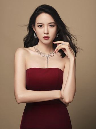 南洋珠落在迪丽热巴深沟再伸美腿性感爆炸