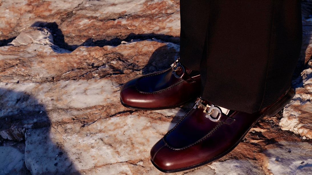 Ferragamo用“北欧风”为乱世带来平静经典Gancini再现早春系列