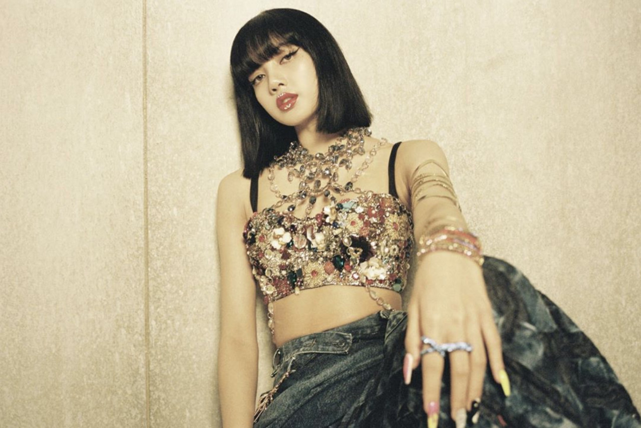 LISA粉红丰唇有够性感狂吸522万人按赞