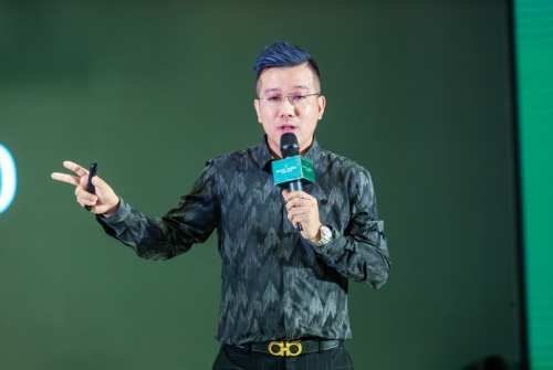 上者集团九美狐产品发布会，抖音快手网红推荐爆款洗发水的原因