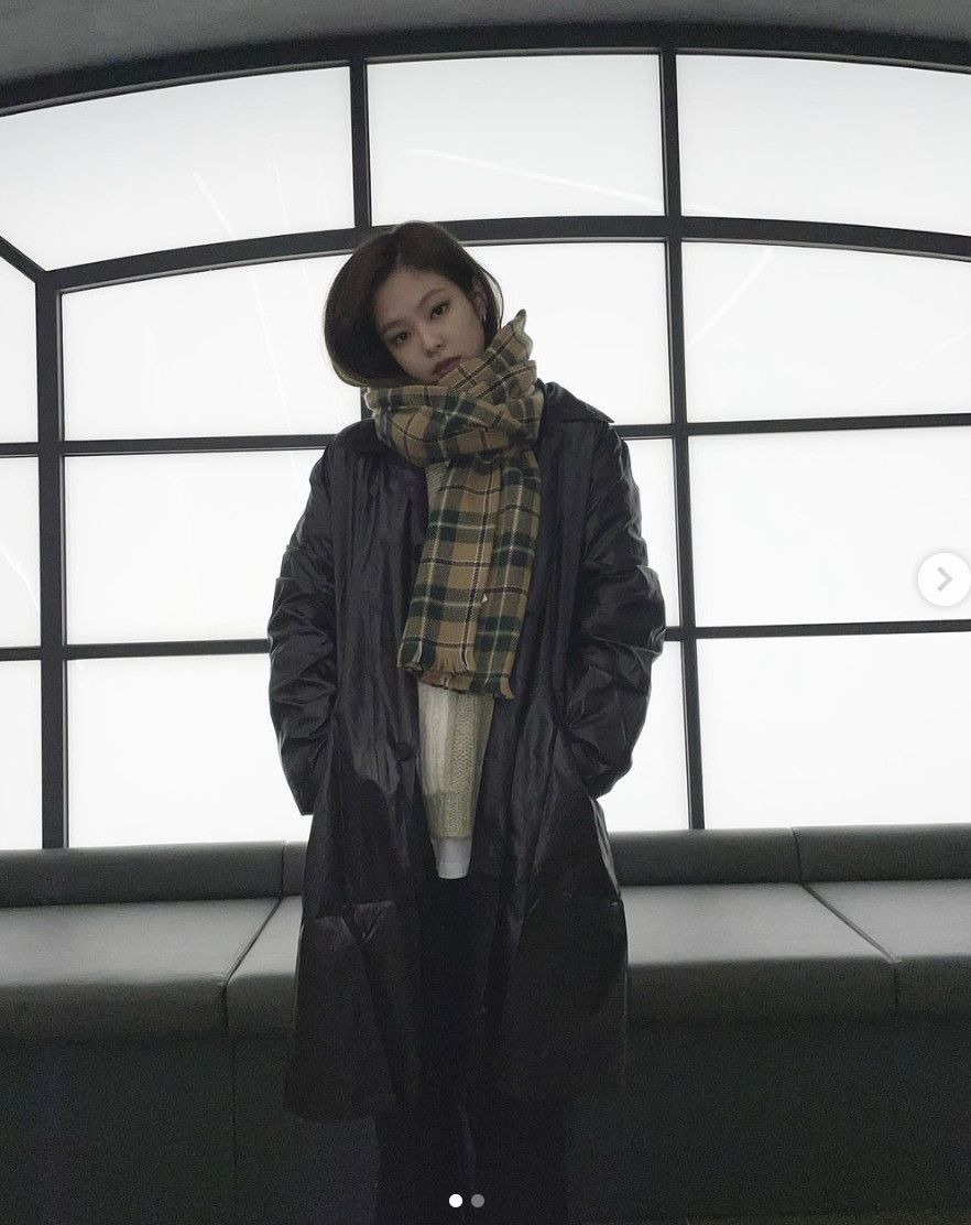 Jennie穿ZARA摆拍！“拼布针织衫”网惊：以为是精品