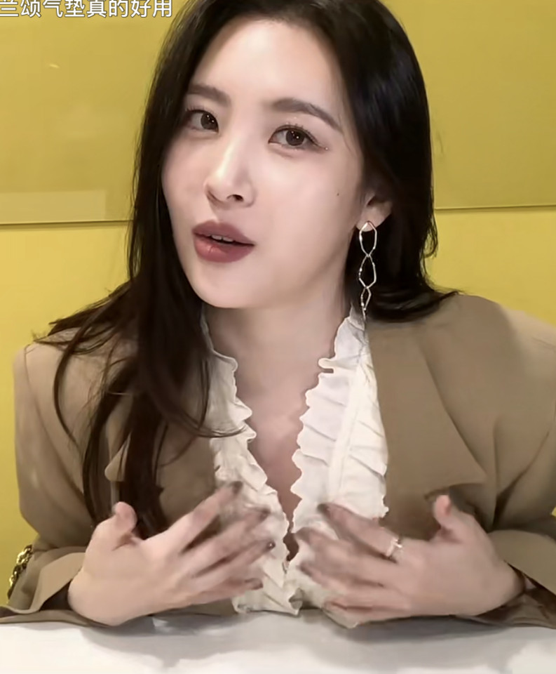 宣美随身不离气垫粉饼跟口红颜色太美网友：跪求色号！