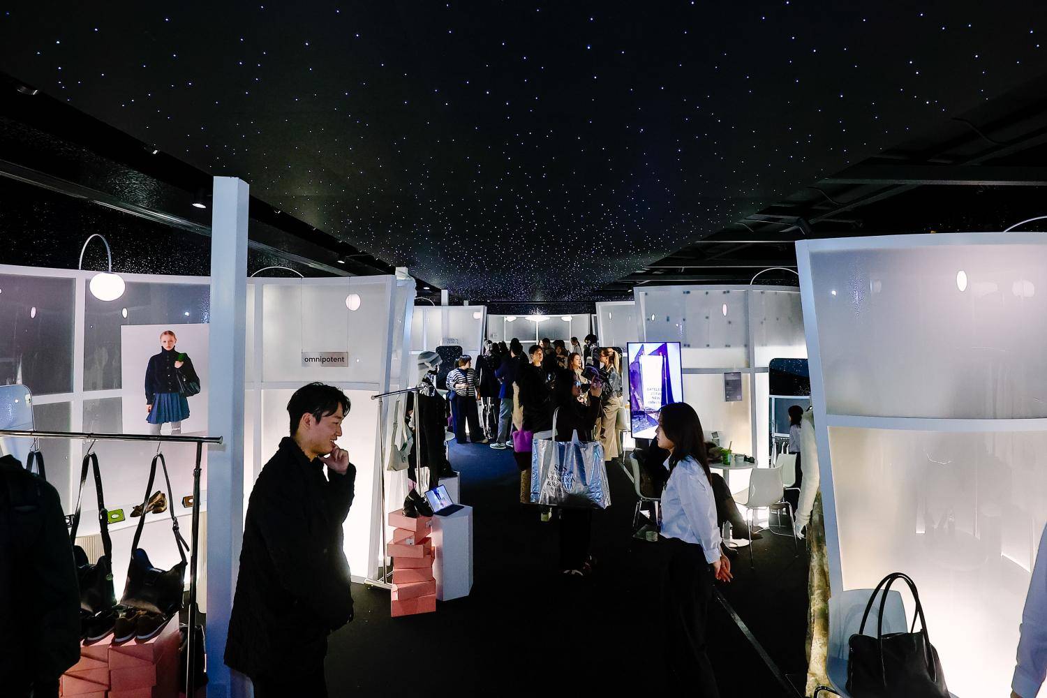 上海圣和圣韩国馆“诗意宇宙”快闪活动启幕：以IP化运营推动中韩时尚产业生态跃迁